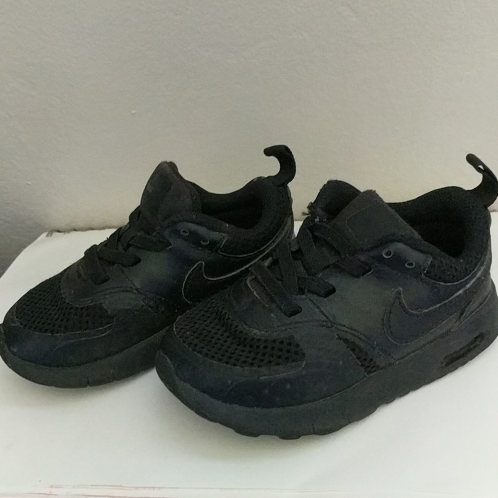 Black Nike shoes